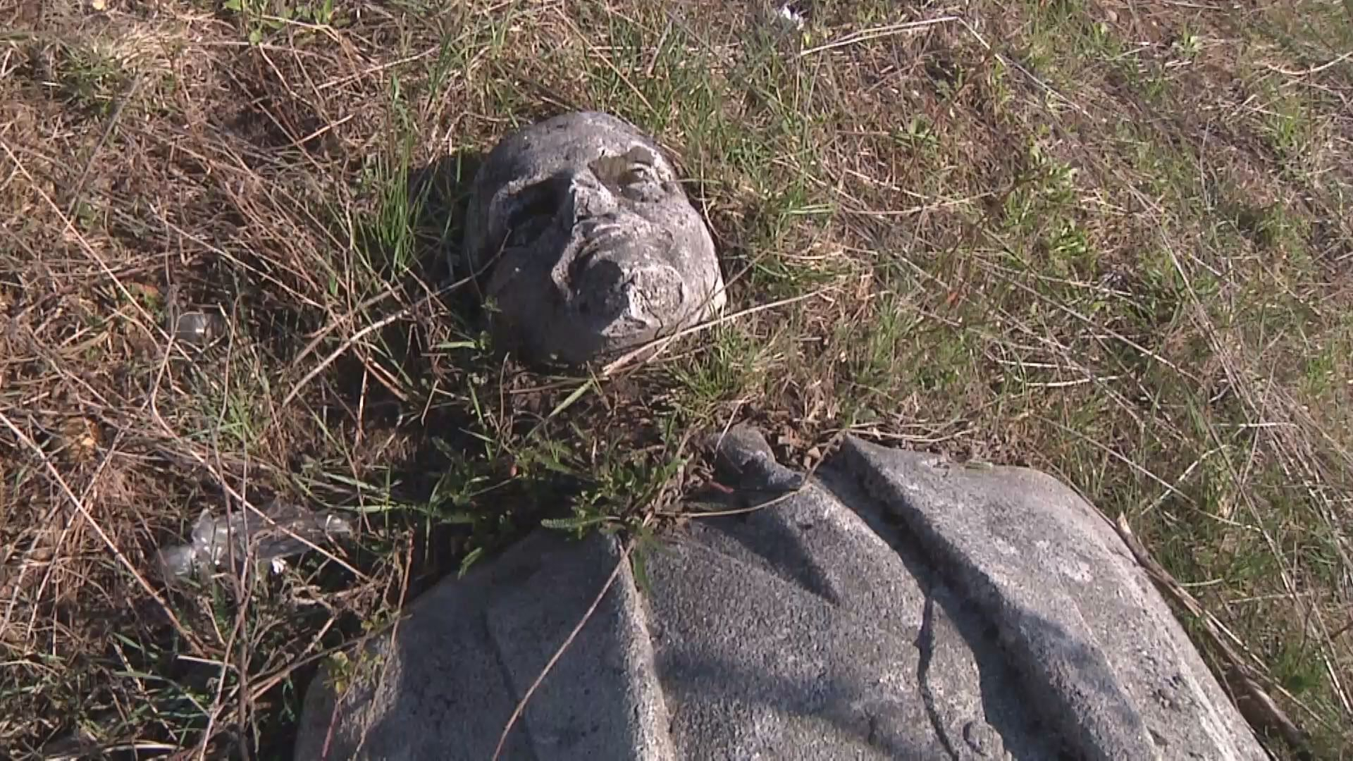 Во Львовской области не спешат избавляться от памятника Ленину