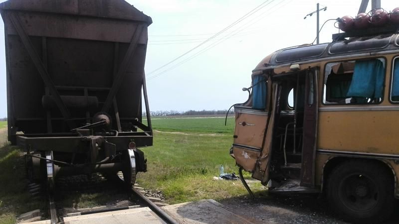 Кривава ДТП на Херсонщині: маршрутка зіштовхнулась з потягом