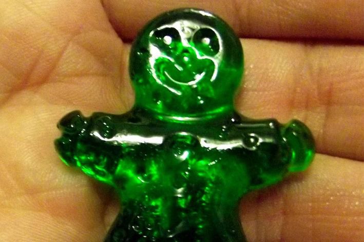 В Днепропетровске едят "зеленых человечков" В Днепропетровске едят "зеленых человечков"