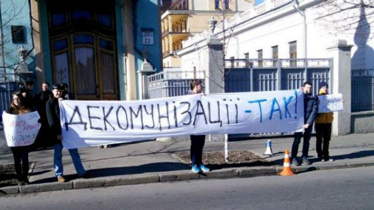 В Луганской области Москаль уже начал декоммунизацию В Луганской области Москаль уже начал декоммунизацию