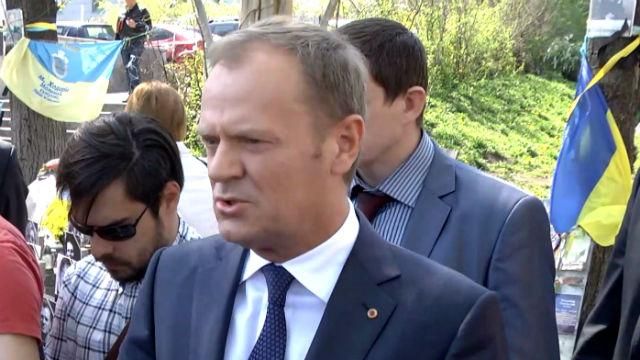 Туск заговорил на украинском языке на аллее Героев Небесной Сотни Туск заговорил на украинском языке на аллее Героев Небесной Сотни