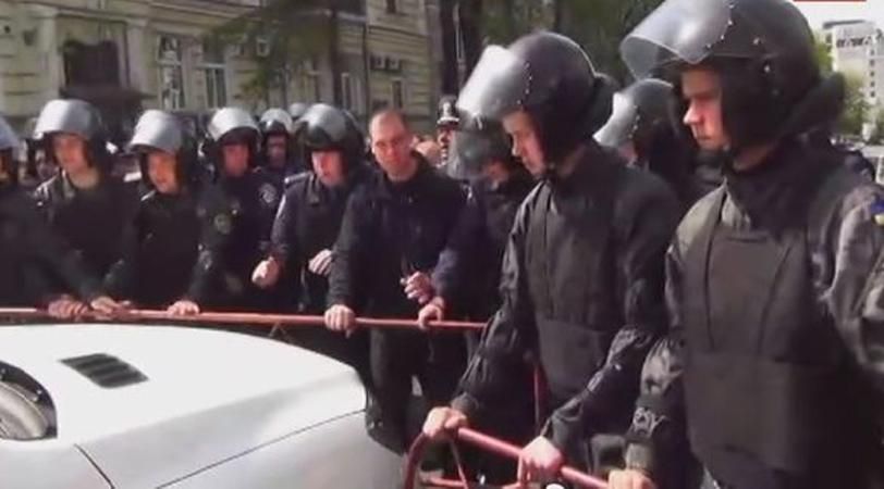 Саміт Україна — ЄС: на Банковій обурений натовп і провокації 
