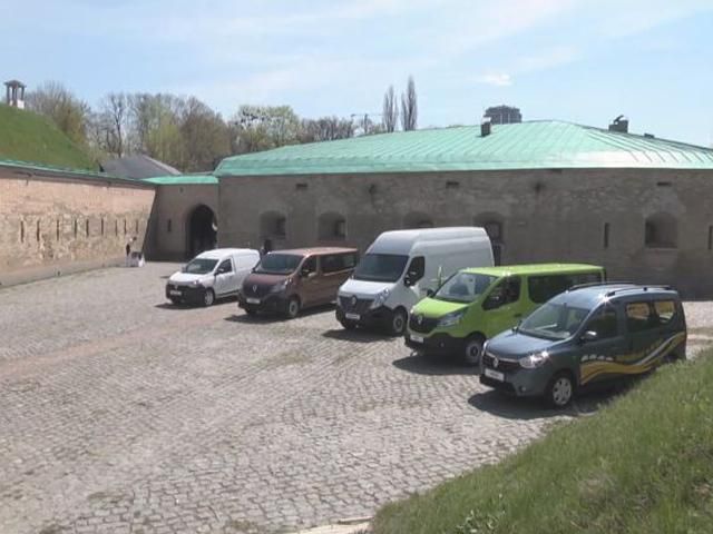 Компанія Renault презентувала оновлену комерційну лінійку авто Компанія Renault презентувала оновлену комерційну лінійку авто