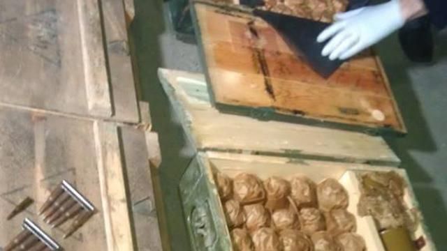 СБУ: Один из батальонов незаконно держал в Киеве целый арсенал оружия СБУ: Один из батальонов незаконно держал в Киеве целый арсенал оружия