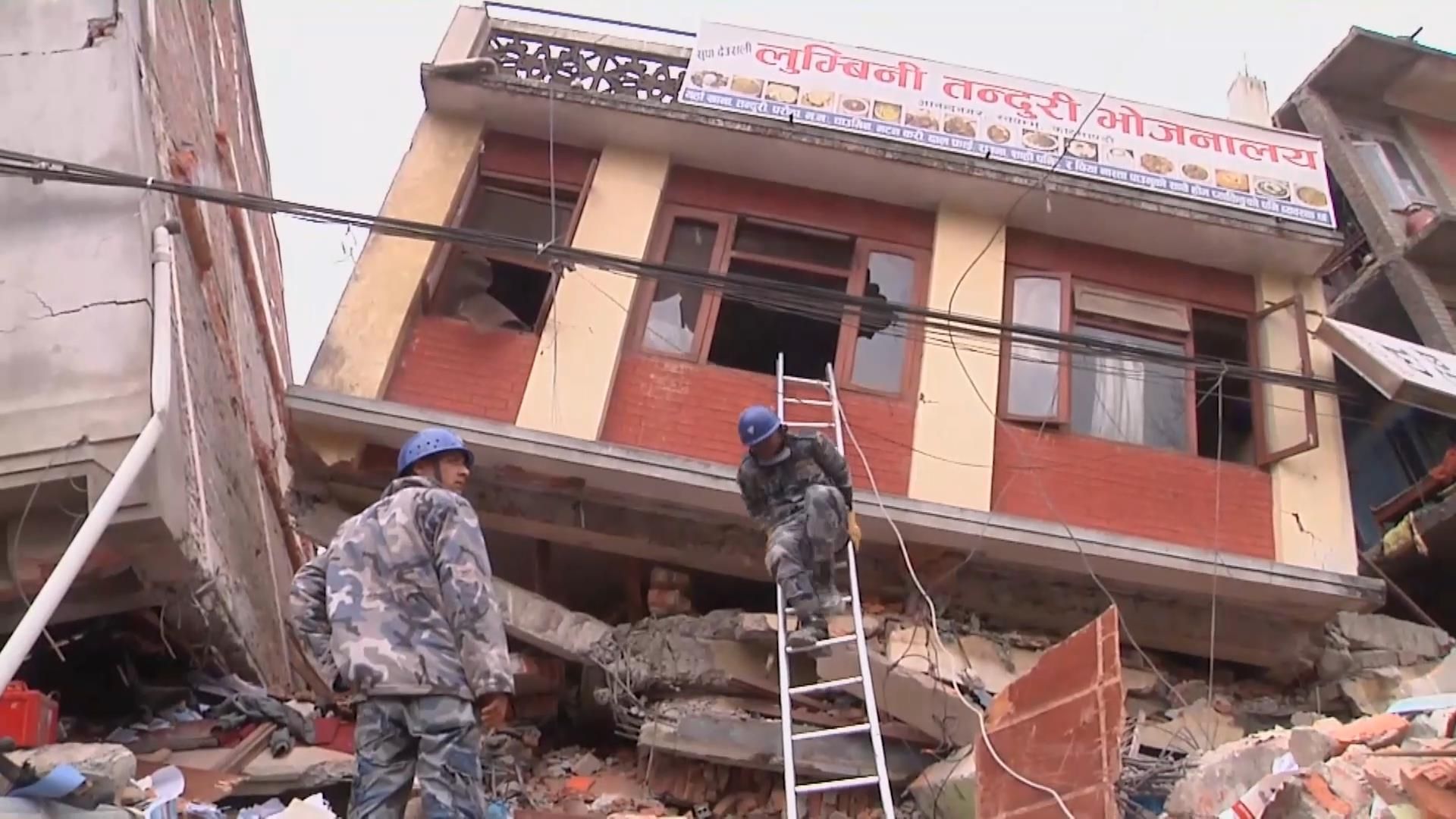 Попри смертельну небезпеку, частина українців відмовляються їхати з Непалу Попри смертельну небезпеку, частина українців відмовляються їхати з Непалу