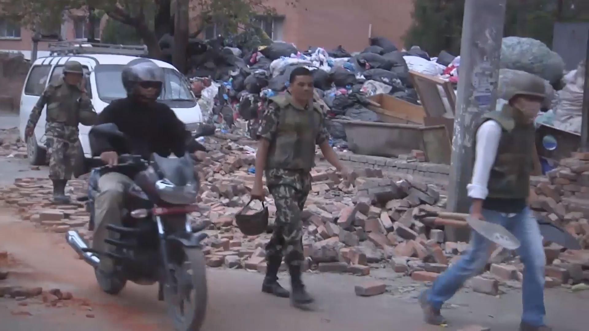 Непал завмер в очікуванні — сейсмологи попереджають про нові поштовхи Непал завмер в очікуванні — сейсмологи попереджають про нові поштовхи