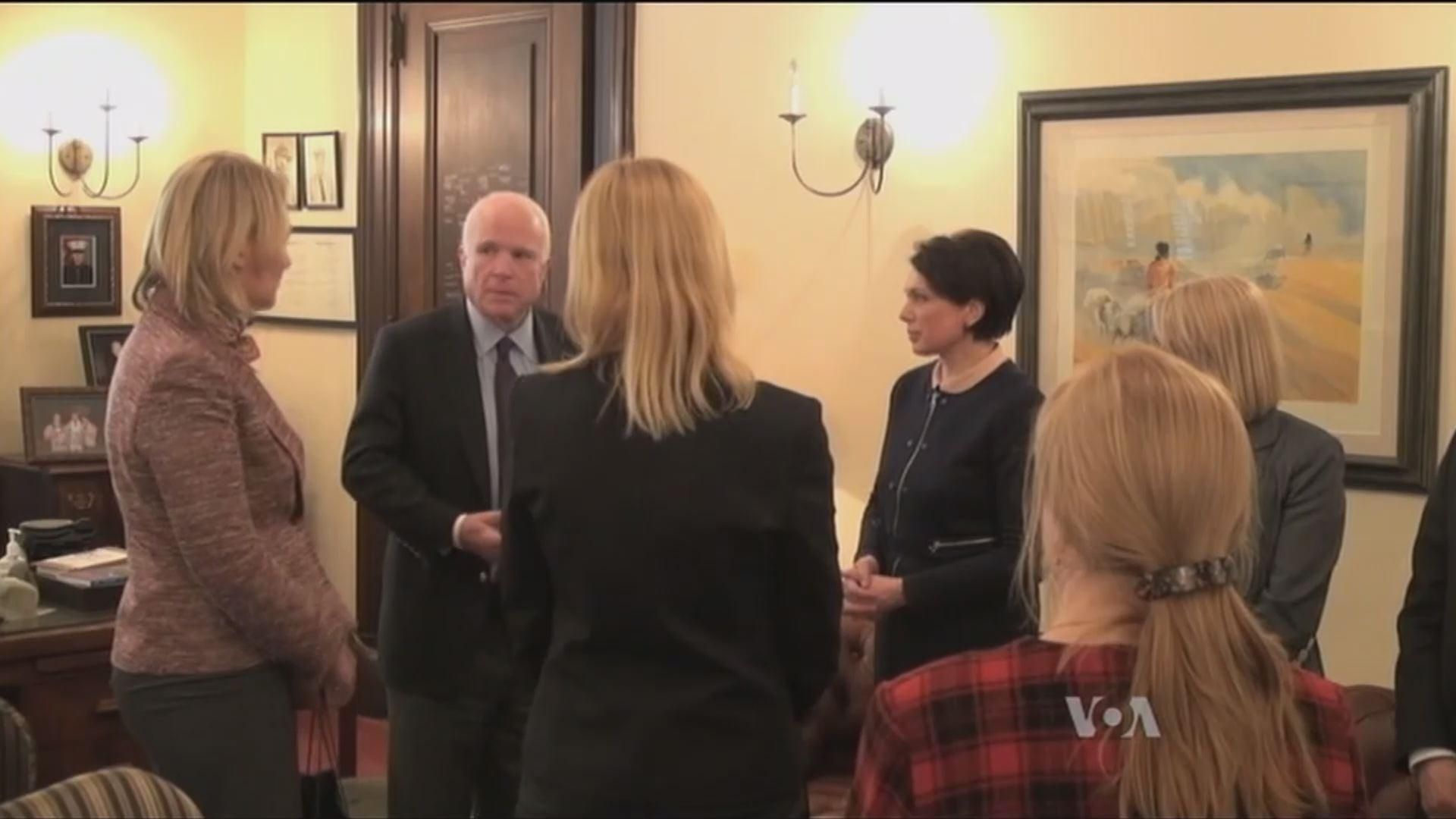 Українські жінки-депутати звернулись за допомогою до сенатора Маккейна