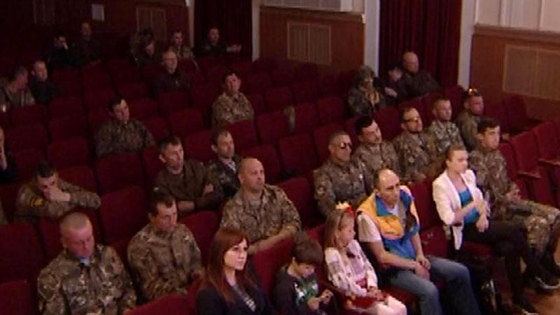 Для батальона "Донбасс" организовали праздничный концерт