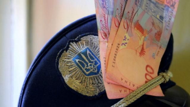 У Києві арештували міліціонерів-хабарників У Києві арештували міліціонерів-хабарників