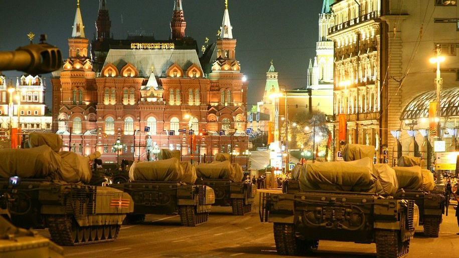 Центром Москви вночі проїхались танки