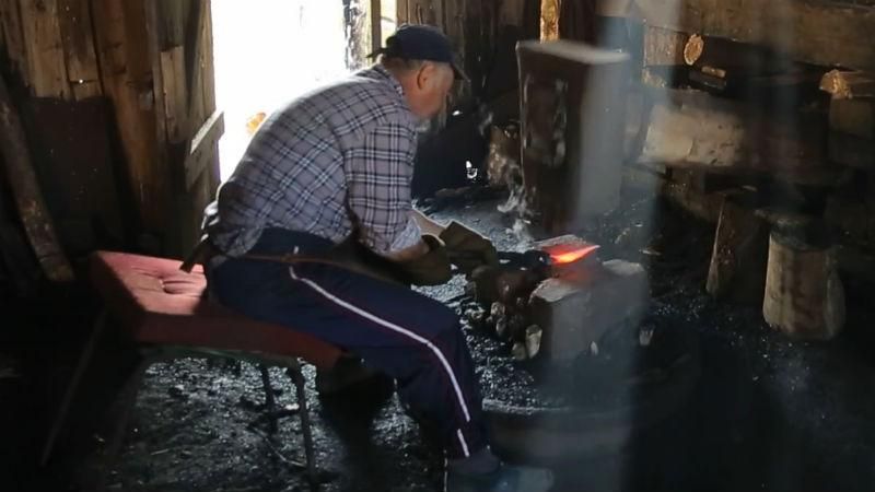 Путешествие по Украине. На Закарпатье действует уникальная водяная кузница Путешествие по Украине. На Закарпатье действует уникальная водяная кузница