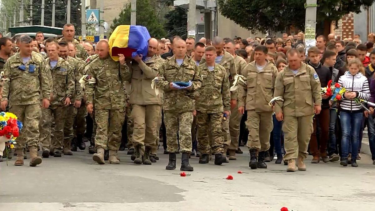 На Хмельниччині поховали командира "кіборгів" На Хмельниччині поховали командира "кіборгів"