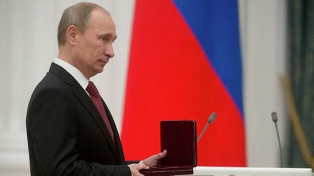 В лучших традициях СССР: Путин вручает медали "Герой труда"