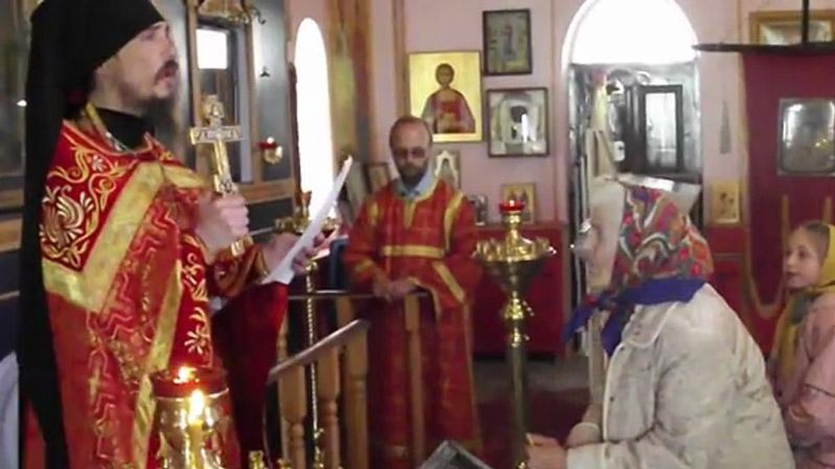 Священик РПЦ влаштував у церкві комуністичний концерт Священик РПЦ влаштував у церкві комуністичний концерт
