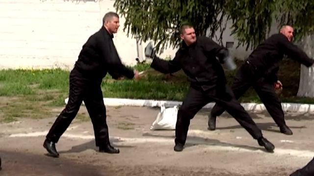 Силовиків у Харкові навчають боротися з можливими бунтами засуджених Силовиків у Харкові навчають боротися з можливими бунтами засуджених