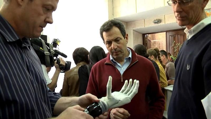 У Києві надрукували 3D-протез руки для бійця АТО