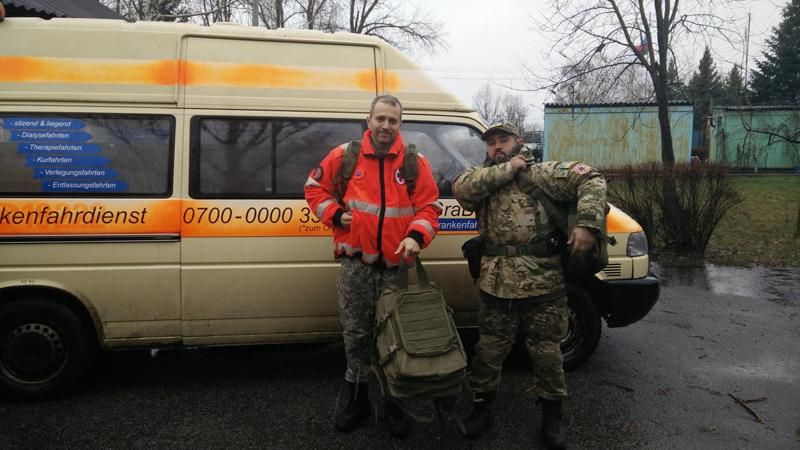 "Правий сектор" відпустив двох затриманих медиків-волонтерів