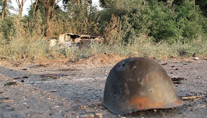 На фугасе противника взорвался грузовик украинских военных На фугасе противника взорвался грузовик украинских военных