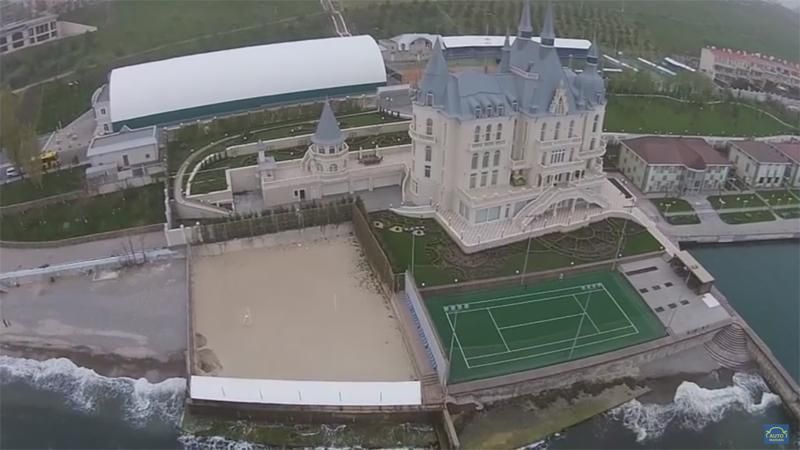 Автомайдан показав одеський "замок" Ківалова Автомайдан показав одеський "замок" Ківалова