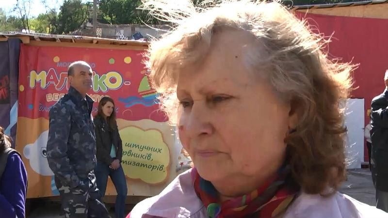 Дети с Луганской области организовали концерт-благодарность волонтерам Дети с Луганской области организовали концерт-благодарность волонтерам