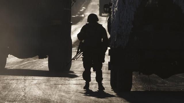 Не встигла ОБСЄ поїхати, як терористи поранили українського бійця під Широкиним Не встигла ОБСЄ поїхати, як терористи поранили українського бійця під Широкиним