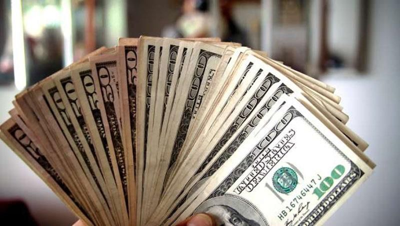 Торги на міжбанку відкрились відчутним подорожчанням долара і євро Торги на міжбанку відкрились відчутним подорожчанням долара і євро