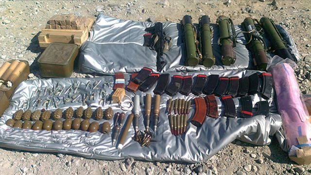 На Дніпропетровщині міліціонери затримали "арсенал на колесах" На Дніпропетровщині міліціонери затримали "арсенал на колесах"