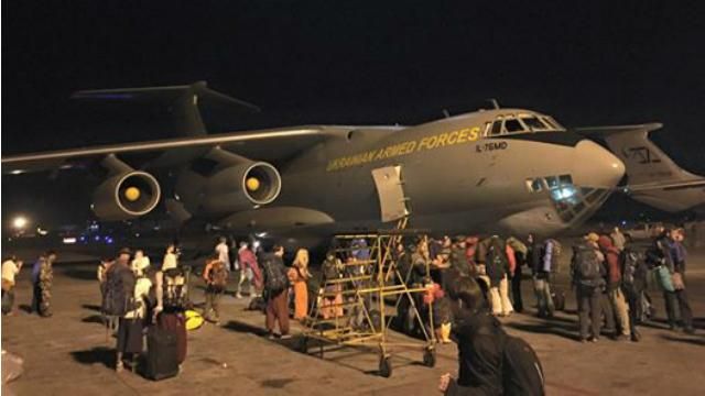 Українців евакуювали з Непалу Українців евакуювали з Непалу