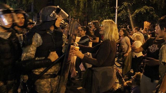 В Македонии протестуют против правительства, есть пострадавшие