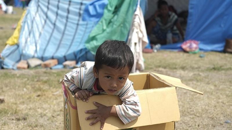Слезы и страх: Непал после ужасного землетрясения в фотографиях Слезы и страх: Непал после ужасного землетрясения в фотографиях