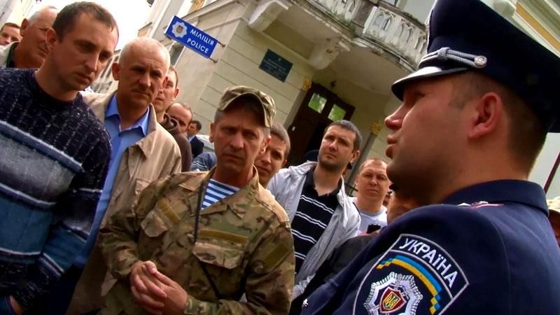 Люстрация во Львовской области: общество не пустило фармацевта руководить милицией