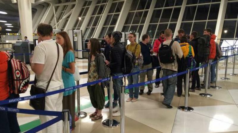 Літак з українцями повернувся з Непалу Літак з українцями повернувся з Непалу