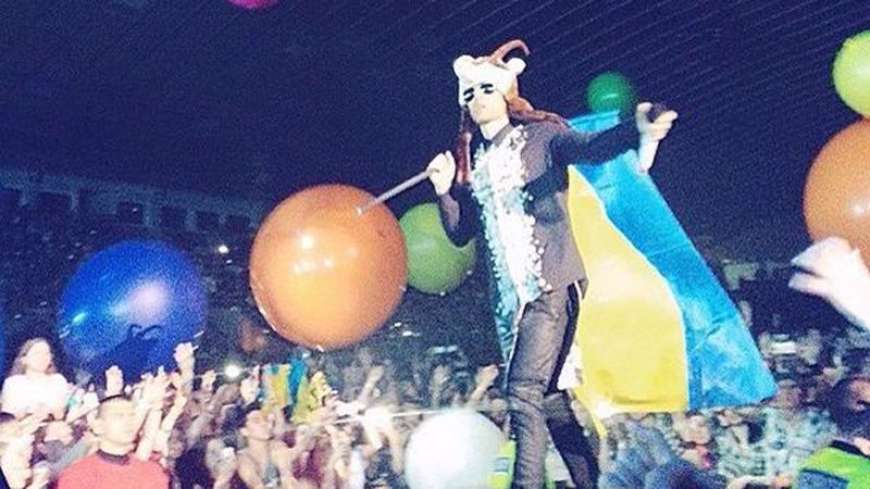 Джаред Лето заводив київську публіку прапором України Джаред Лето заводив київську публіку прапором України