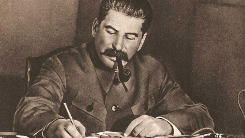 Кремль учит россиян по-новому любить Сталина, — The Daily Mail Кремль учит россиян по-новому любить Сталина, — The Daily Mail