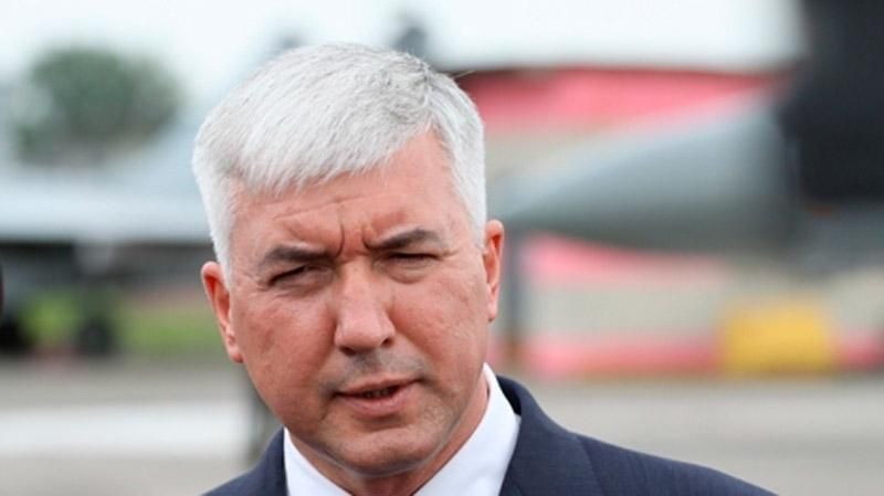 Екс-міністр оборони України з'їздив до терористів "ЛНР" Екс-міністр оборони України з'їздив до терористів "ЛНР"