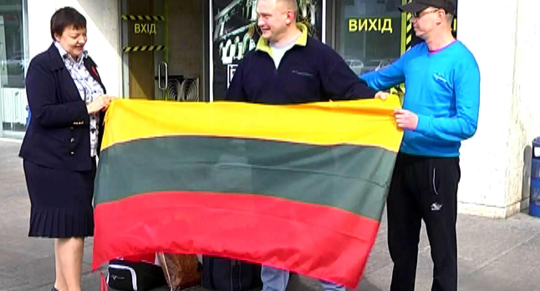 Трое раненых в АТО бойцов вернулись из Литвы