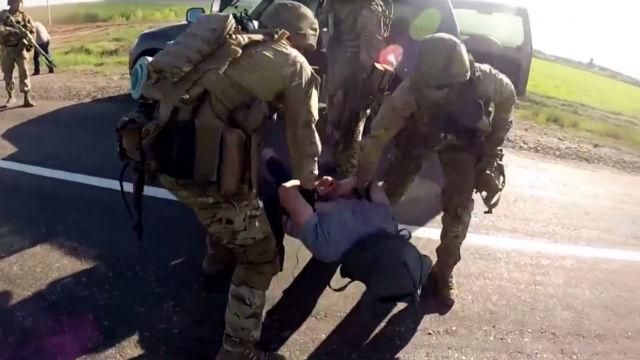 Появилось видео, как бойцы обезвреживают группу диверсантов-боевиков Появилось видео, как бойцы обезвреживают группу диверсантов-боевиков