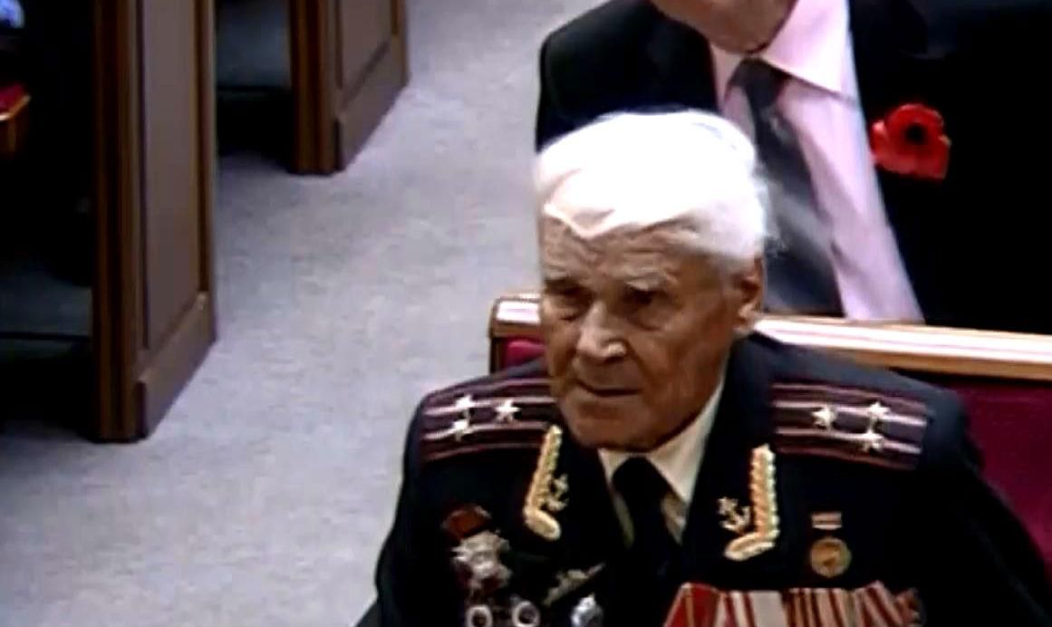 Порошенко поблагодарил ветерана войны за внука-патриота Порошенко поблагодарил ветерана войны за внука-патриота