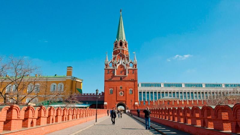 Путину под кабинет принесли колорадские скамейки Путину под кабинет принесли колорадские скамейки