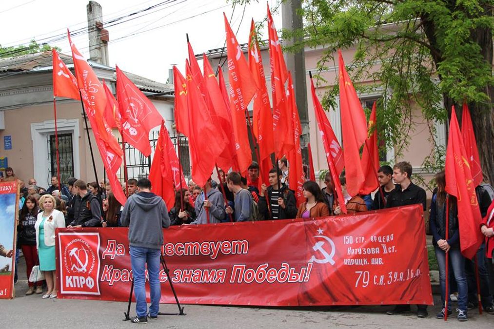 В Симферополе памятную доску диктатору открыли под возгласы "Сталин — палач" В Симферополе памятную доску диктатору открыли под возгласы "Сталин — палач"