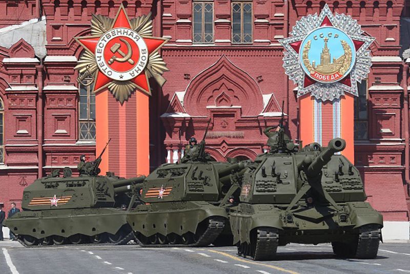 Жлобство на грани с роскошью: Москва готовится к параду Жлобство на грани с роскошью: Москва готовится к параду