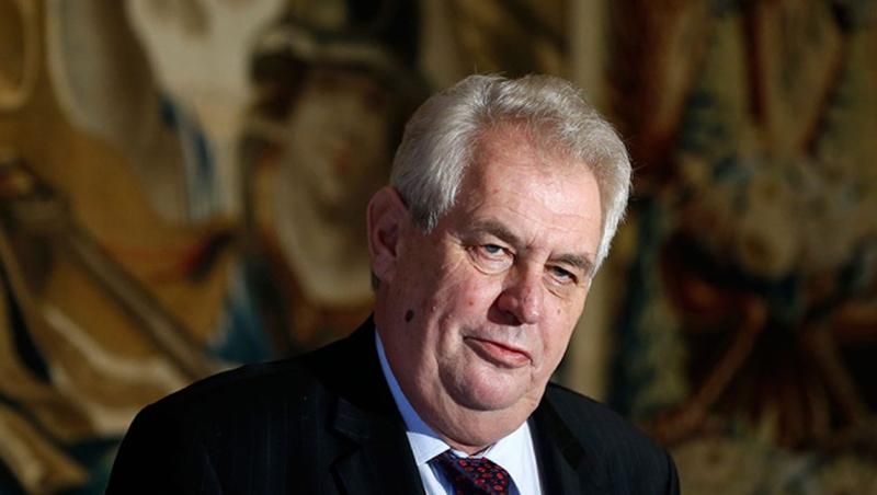 У Москві президент Чехії не пішов на парад, бо знайшов собі інше заняття У Москві президент Чехії не пішов на парад, бо знайшов собі інше заняття