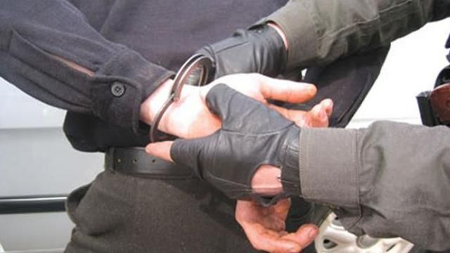 Двоє чоловіків, які співпрацювали з "ДНР", прийшли здаватися в міліцію Двоє чоловіків, які співпрацювали з "ДНР", прийшли здаватися в міліцію