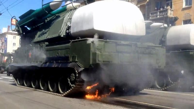 День Победы в России: горящий "Бук", парад пленных "немцев" и крупный пожар
