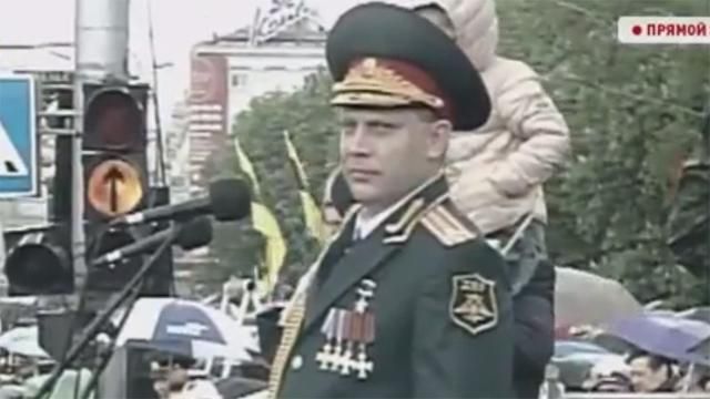 Терорист Захарченко на "параді" у Донецьку ледь стояв на ногах