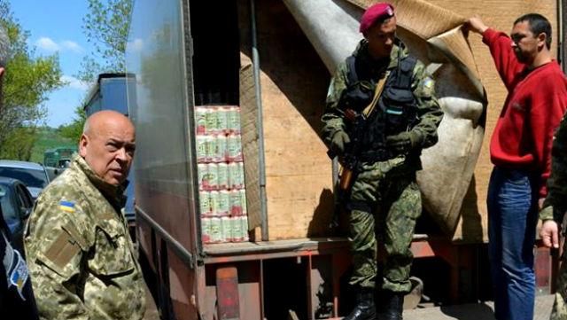 Москаль перехватил 2 фуры с украинским пивом, которые ехали в "ЛНР" Москаль перехватил 2 фуры с украинским пивом, которые ехали в "ЛНР"