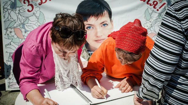 Савченко вывела людей на Майдан Савченко вывела людей на Майдан