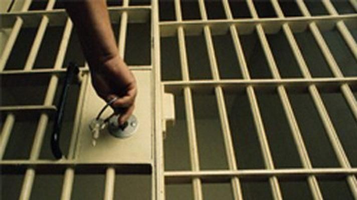 В Росії молода вчителька била учнів та заклеювала їм рот скотчем В Росії молода вчителька била учнів та заклеювала їм рот скотчем