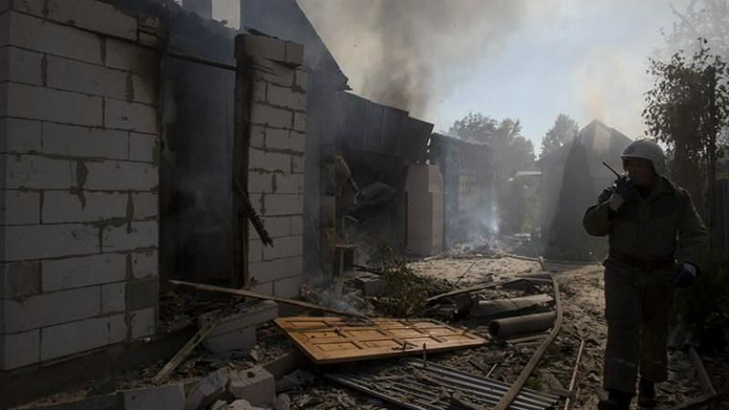 В окрестностях Донецка жестокие бои: горят дома