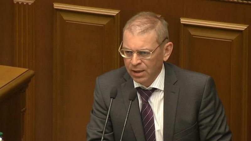 Закон о военном положении позволит изымать имущество украинцев Закон о военном положении позволит изымать имущество украинцев